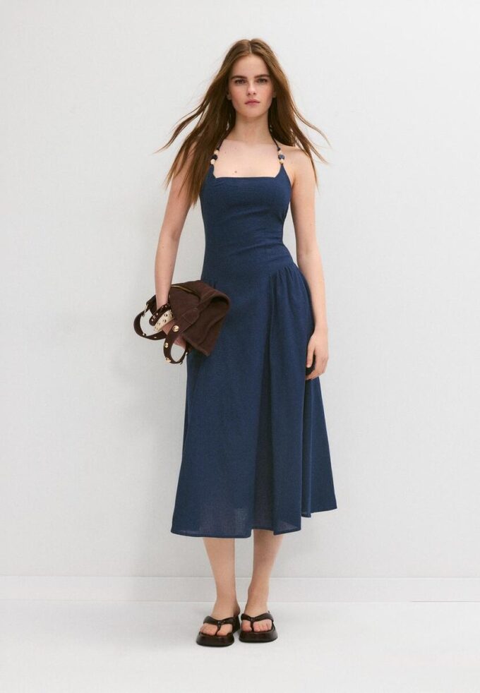 Midi-halterkjole med perledetaljer