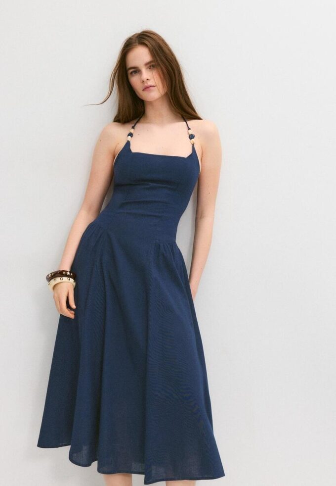 Midi-halterkjole med perledetaljer