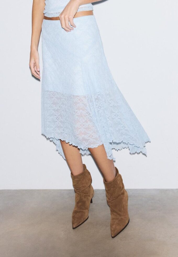 Midi-skjørt i blonder