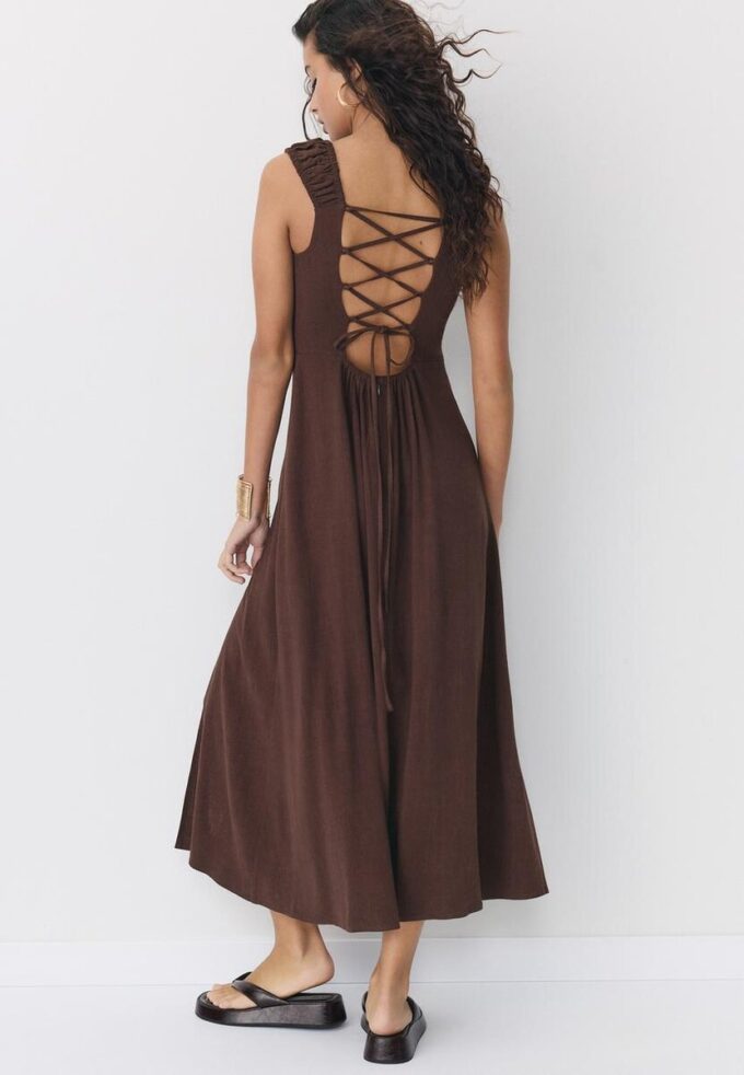 Midikjole med kryssrygg i lin-look