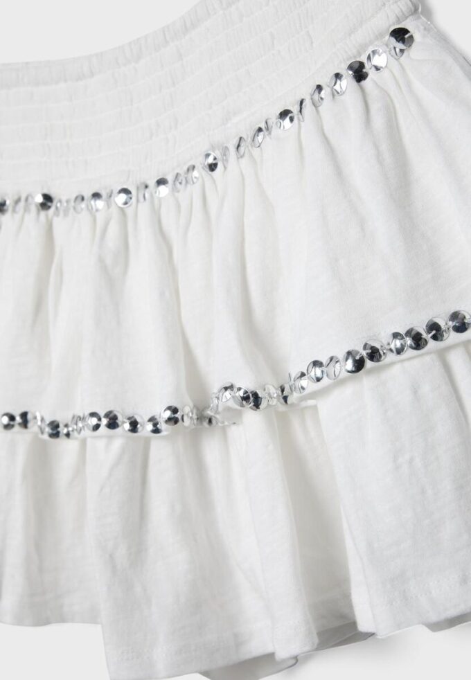 Mini-skjørt med nitter og volanger