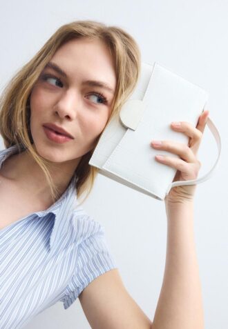 Mini stiv crossbody-veske med kokosnøtteffekt