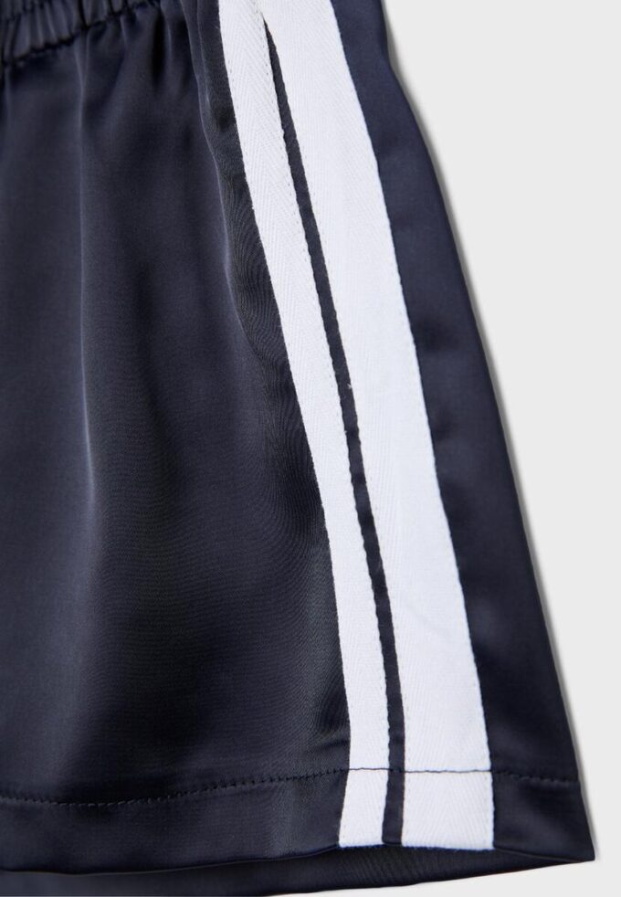 Minishorts med sateng-effekt