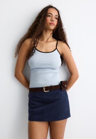 Miniskort i imitert semsket skinn