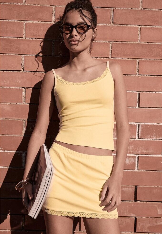 Miniskort med blonder