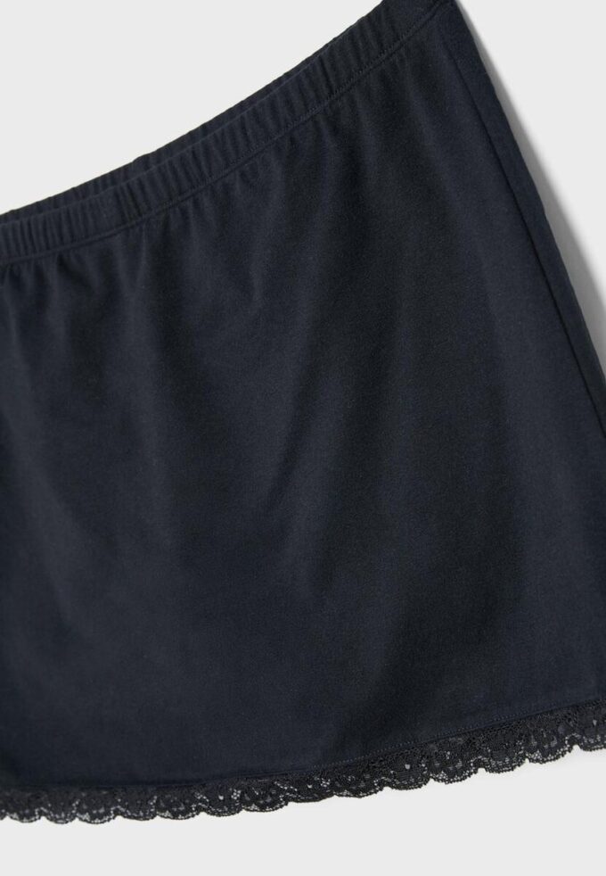 Miniskort med blonder