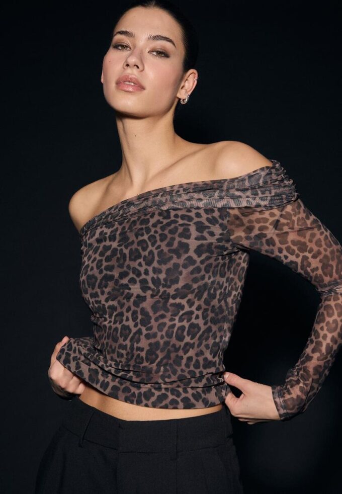 Mønstret asymmetrisk tyll T-skjorte