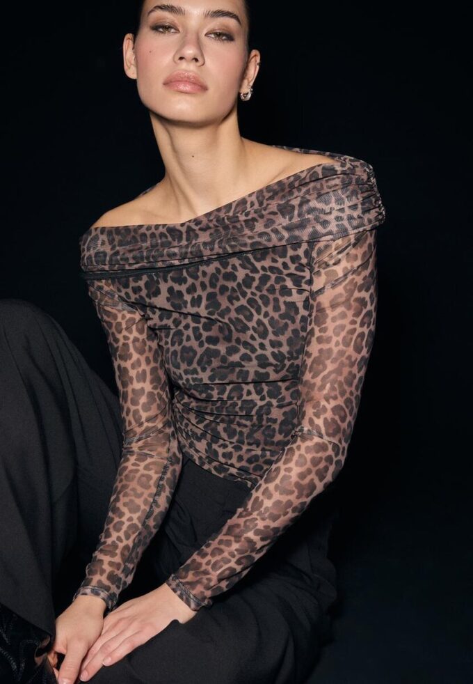 Mønstret asymmetrisk tyll T-skjorte