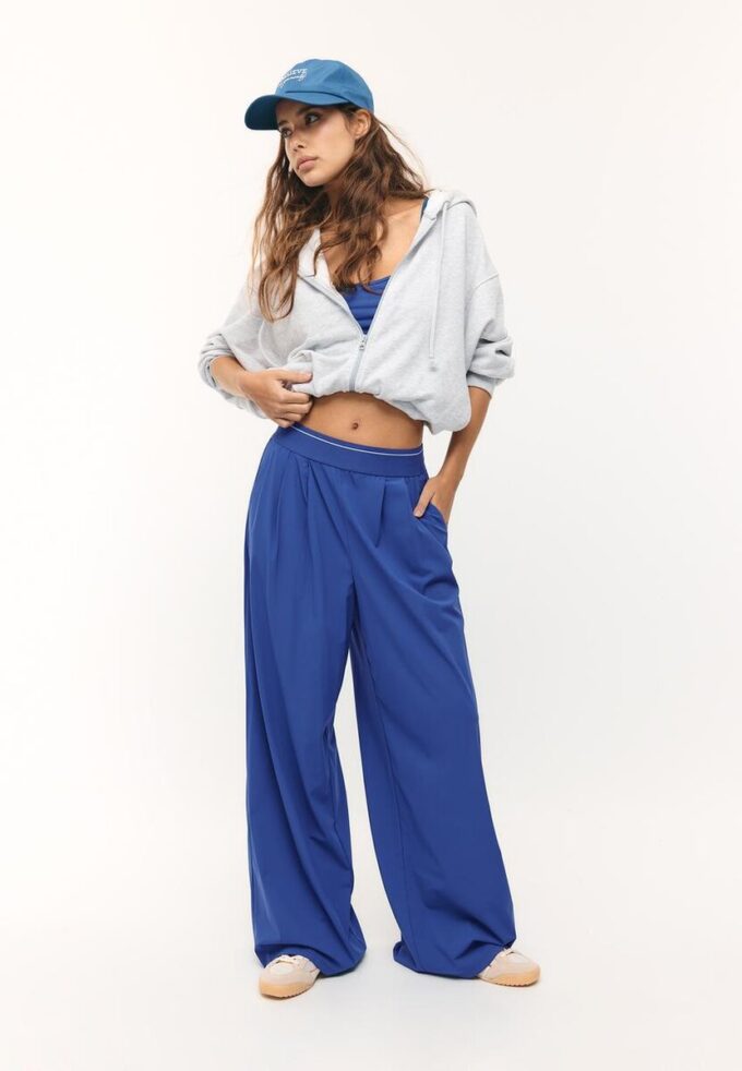 Mønstret bomber-sweatshirt med hette og trykk