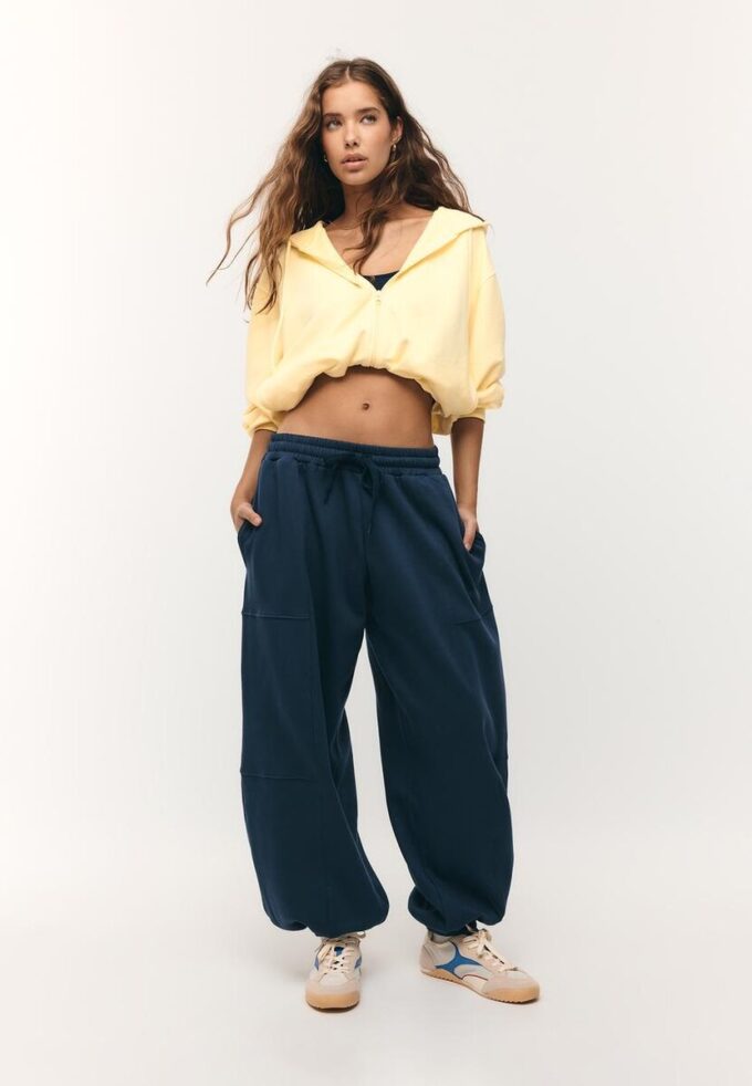 Mønstret bomber-sweatshirt med hette og trykk