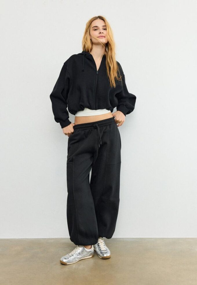 Mønstret bomber-sweatshirt med hette og trykk