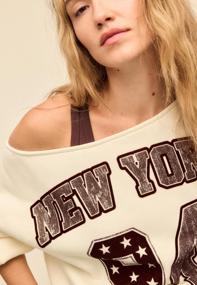 Mønstret T-skjorte med båthals