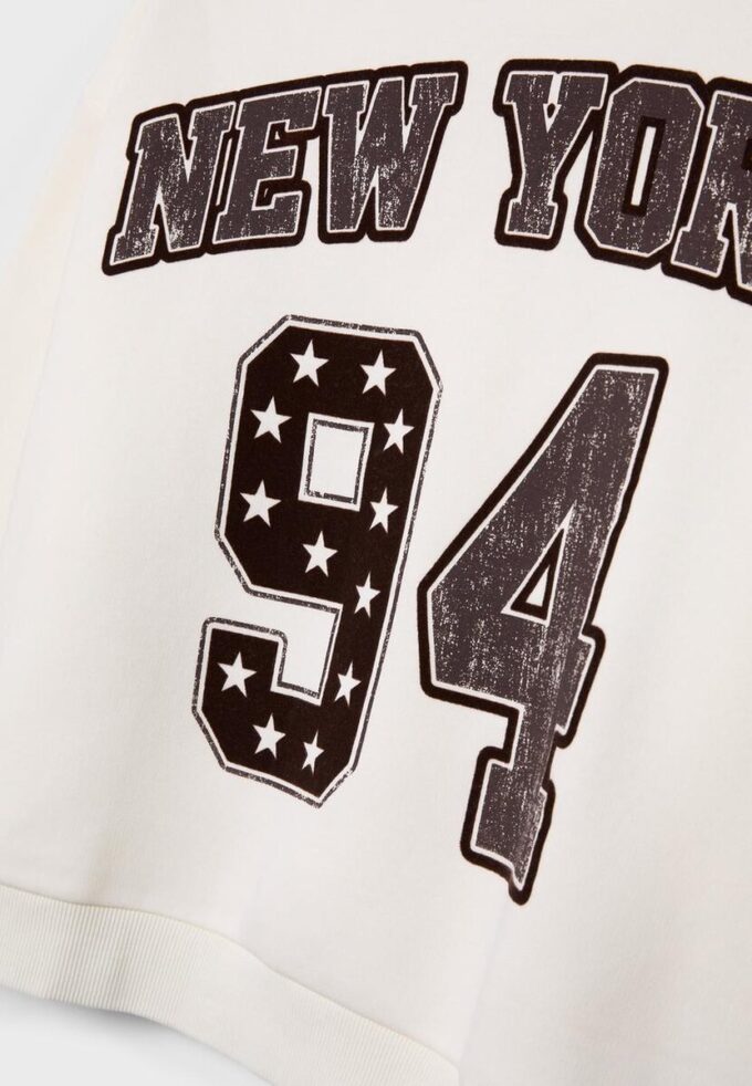 Mønstret T-skjorte med båthals