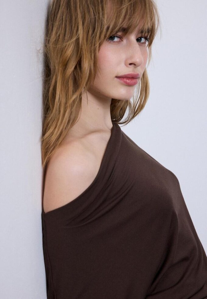 Modal asymmetrisk T-skjorte