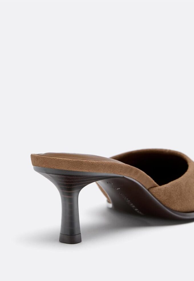 Mules i skinn med lav hæl