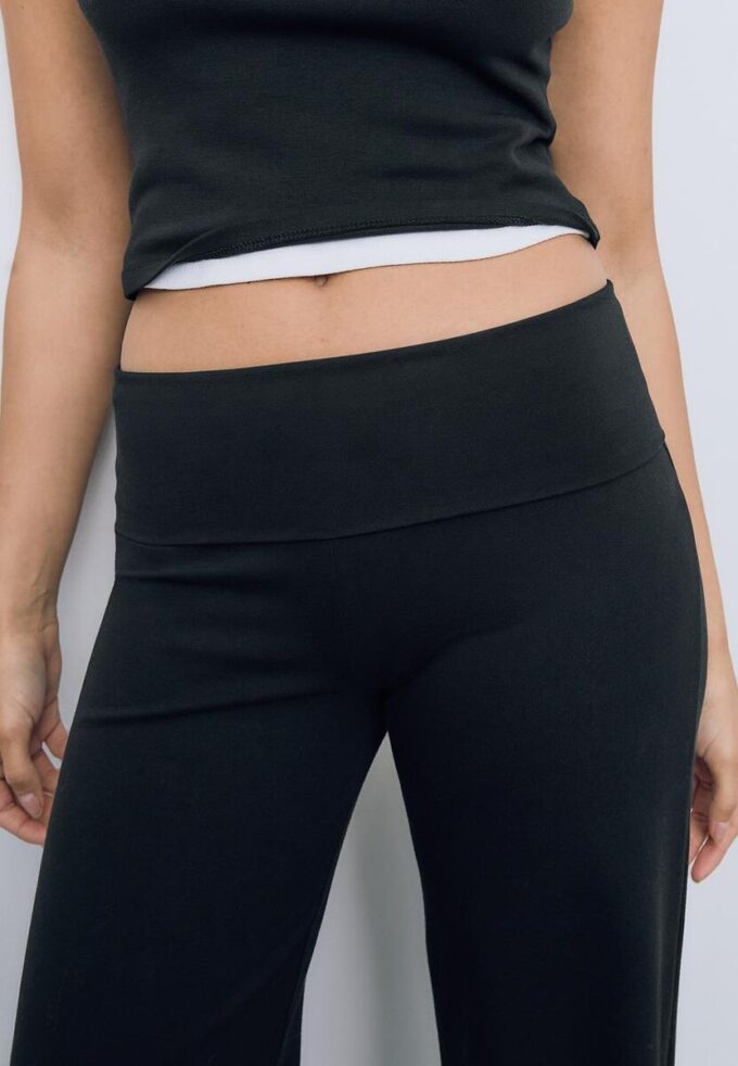 Nettbukser med brettet linning