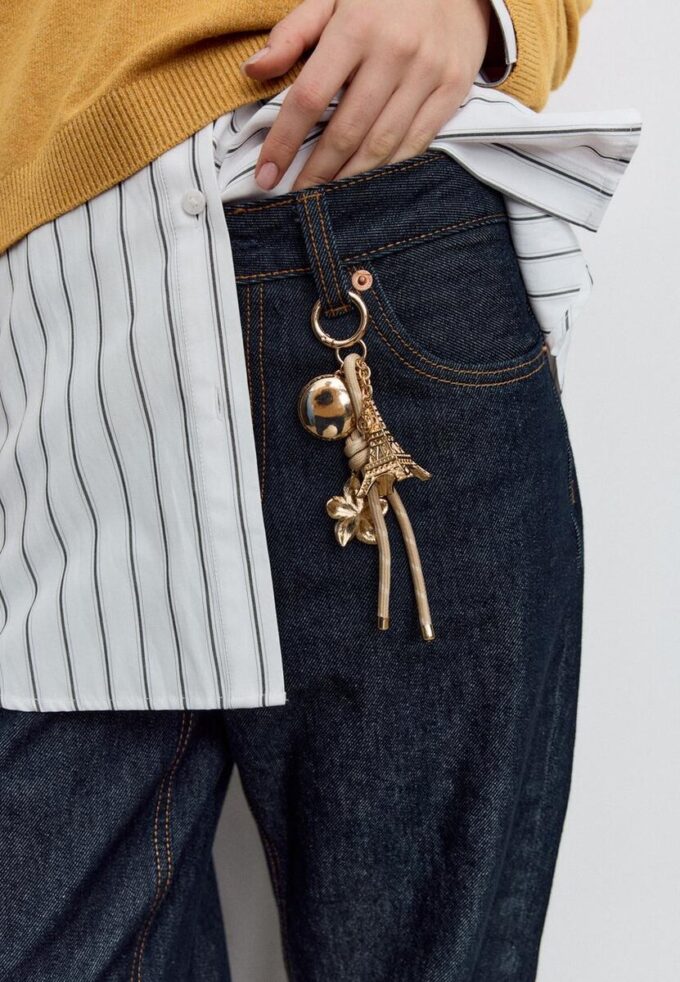 Nøkkelring med Eiffeltårnet og makroner