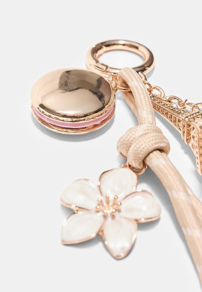 Nøkkelring med Eiffeltårnet og makroner