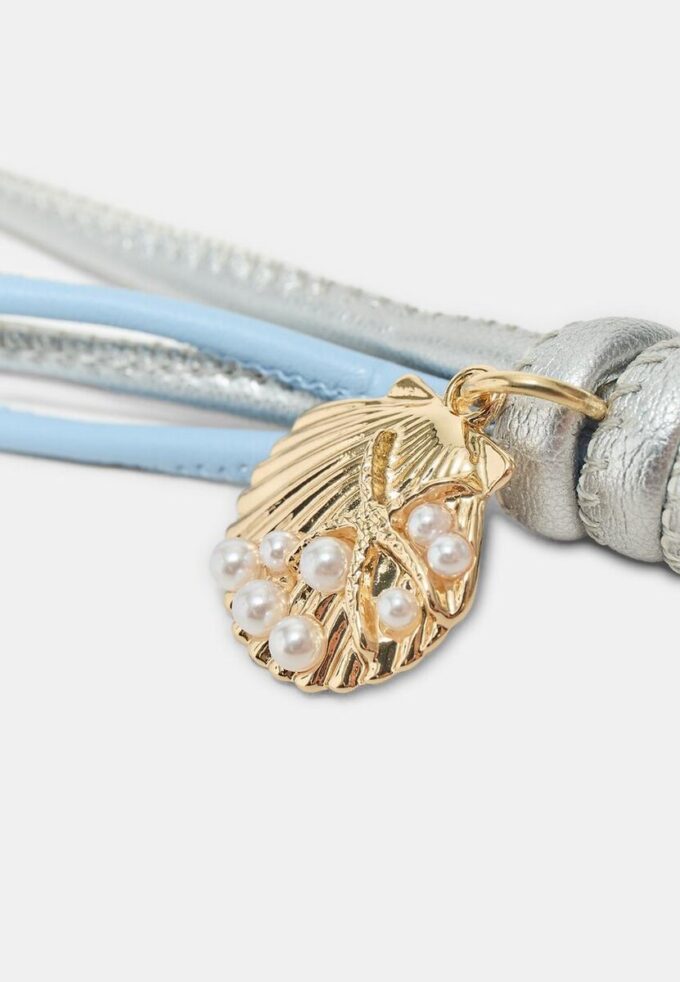 Nøkkelring med fiskesmykke og perler