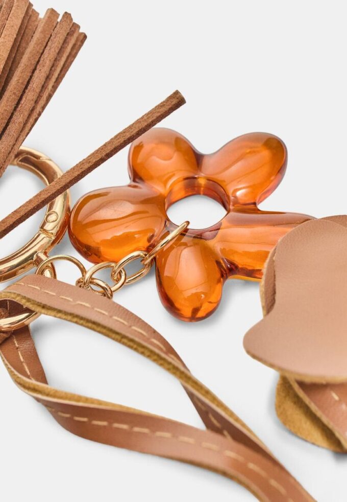 Nøkkelring med hund- og blomsteranheng