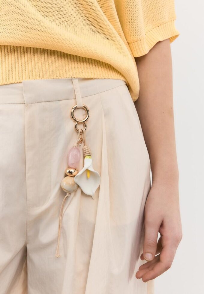 Nøkkelring med perlebesatt calla-lilje