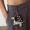 Nøkkelring med polka dot-hundesmykke
