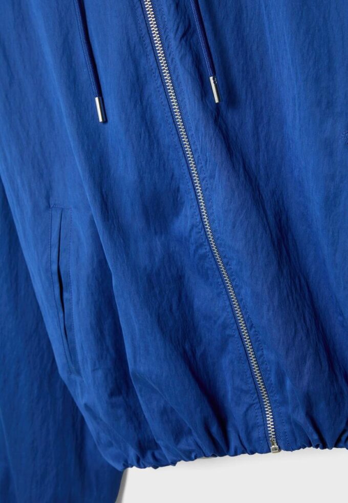 Nylonjakke med hette