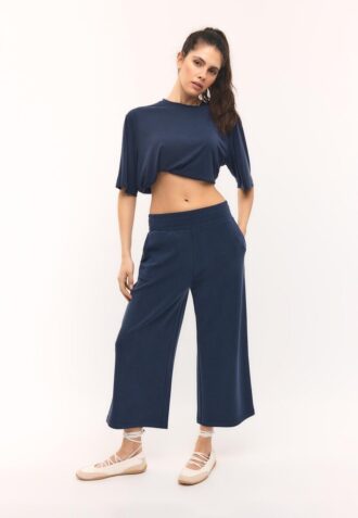 Oversize-høyhalset genser med Soft-Touch-overflate