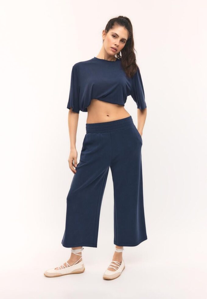 Oversize-høyhalset genser med Soft-Touch-overflate