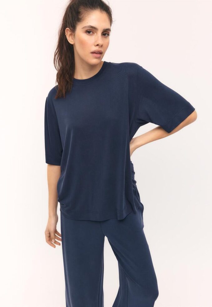 Oversize-høyhalset genser med Soft-Touch-overflate