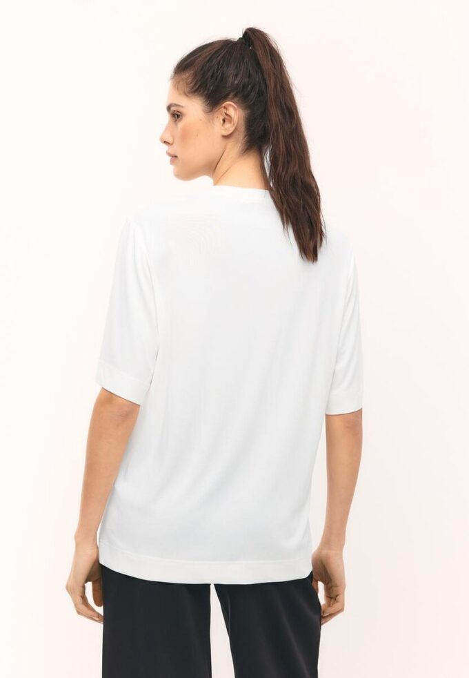 Oversize-høyhalset genser med Soft-Touch-overflate