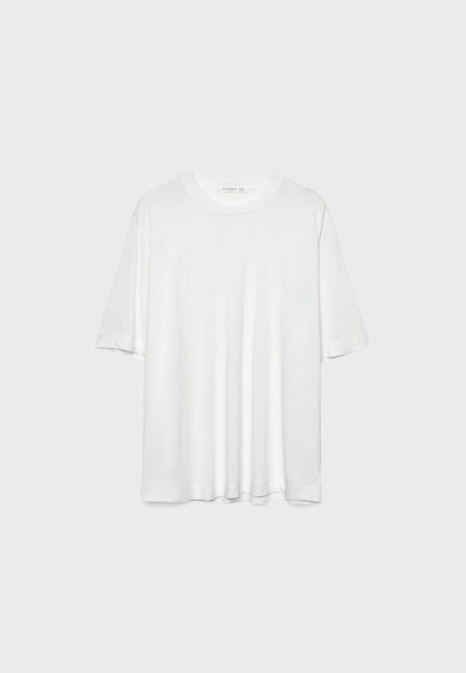 Oversize-høyhalset genser med Soft-Touch-overflate