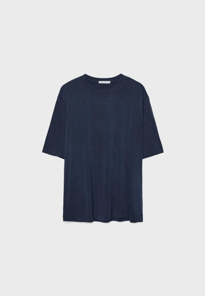 Oversize-høyhalset genser med Soft-Touch-overflate