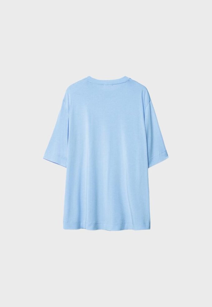 Oversize-høyhalset genser med Soft-Touch-overflate