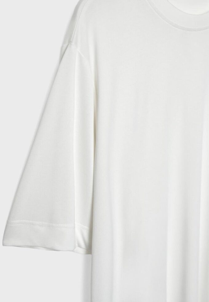 Oversize-høyhalset genser med Soft-Touch-overflate