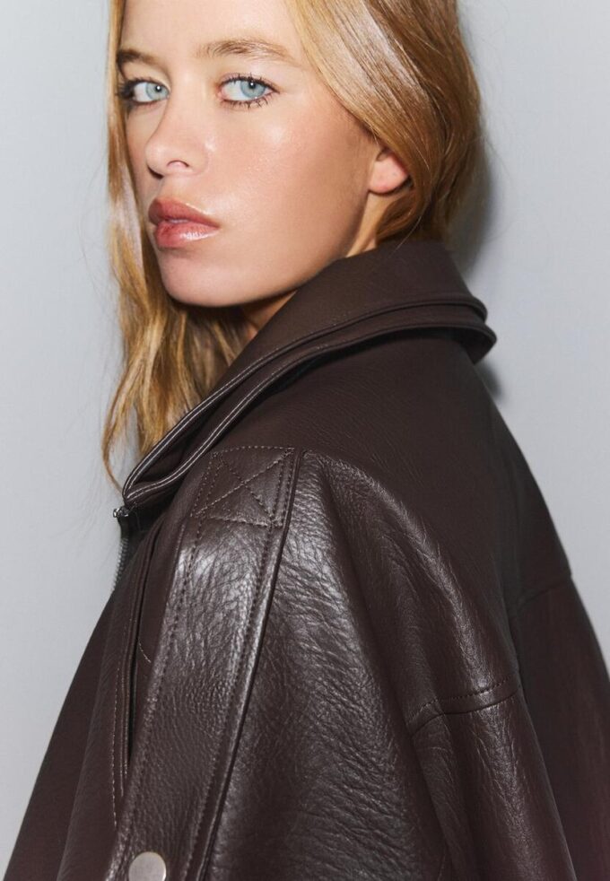 Oversize jakke i imitert skinn med revers