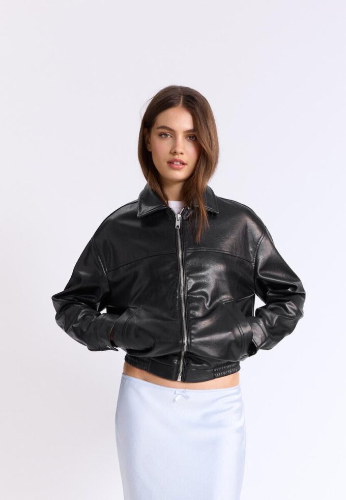 Oversize-jakke i skinnimitasjon