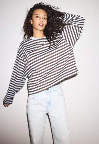 Oversize stripete T-skjorte med lange ermer