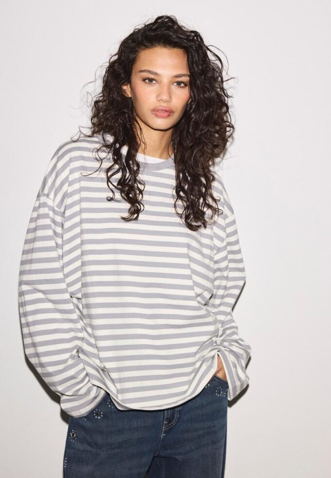 Oversize stripete T-skjorte med lange ermer
