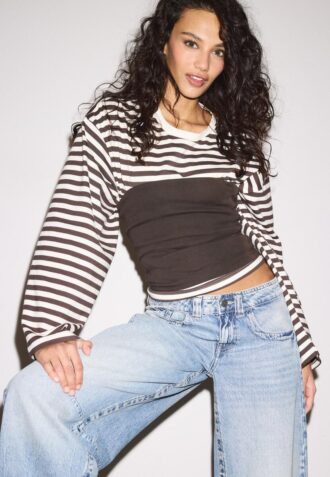 Oversize stripete T-skjorte med lange ermer