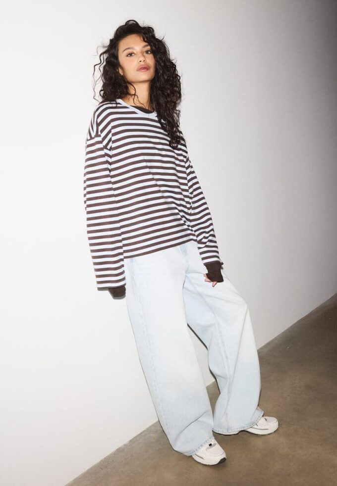 Oversize stripete T-skjorte med lange ermer