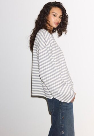 Oversize stripete T-skjorte med lange ermer