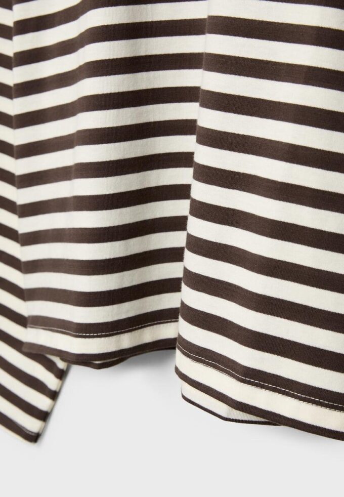 Oversize stripete T-skjorte med lange ermer