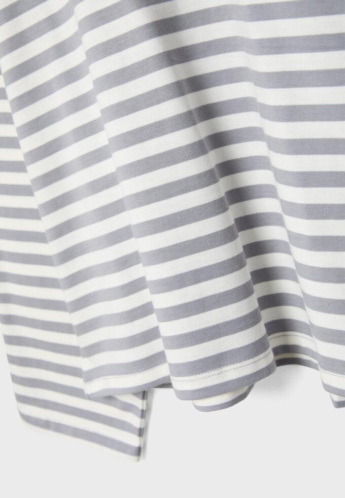 Oversize stripete T-skjorte med lange ermer