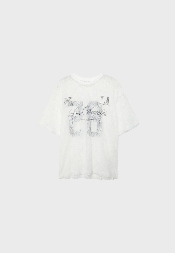 Oversize T-skjorte i blonder med grafisk detalj