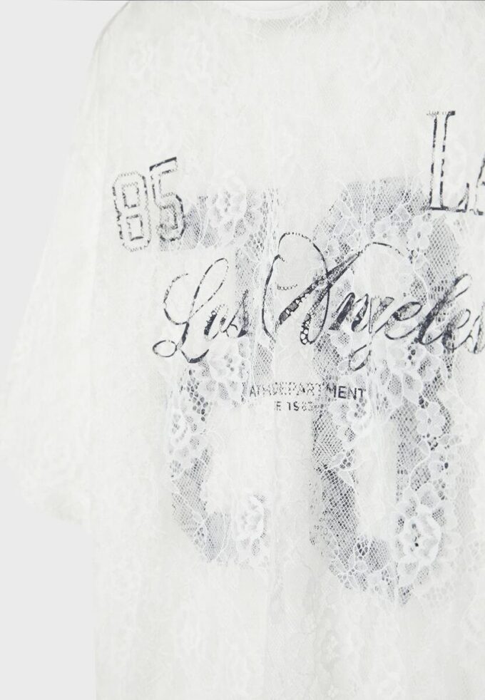 Oversize T-skjorte i blonder med grafisk detalj