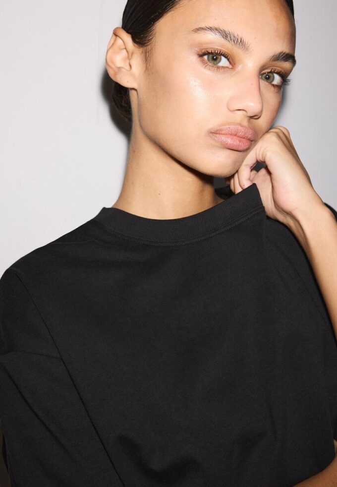 Oversize T-skjorte med korte ermer