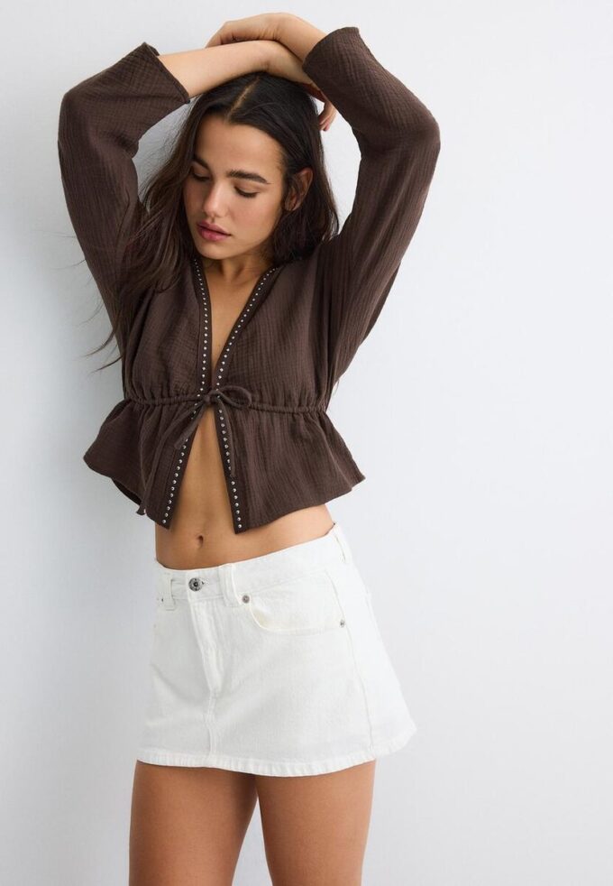 Åpen skjorte med nitter