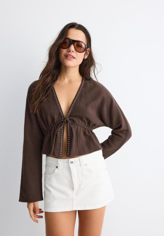 Åpen skjorte med nitter