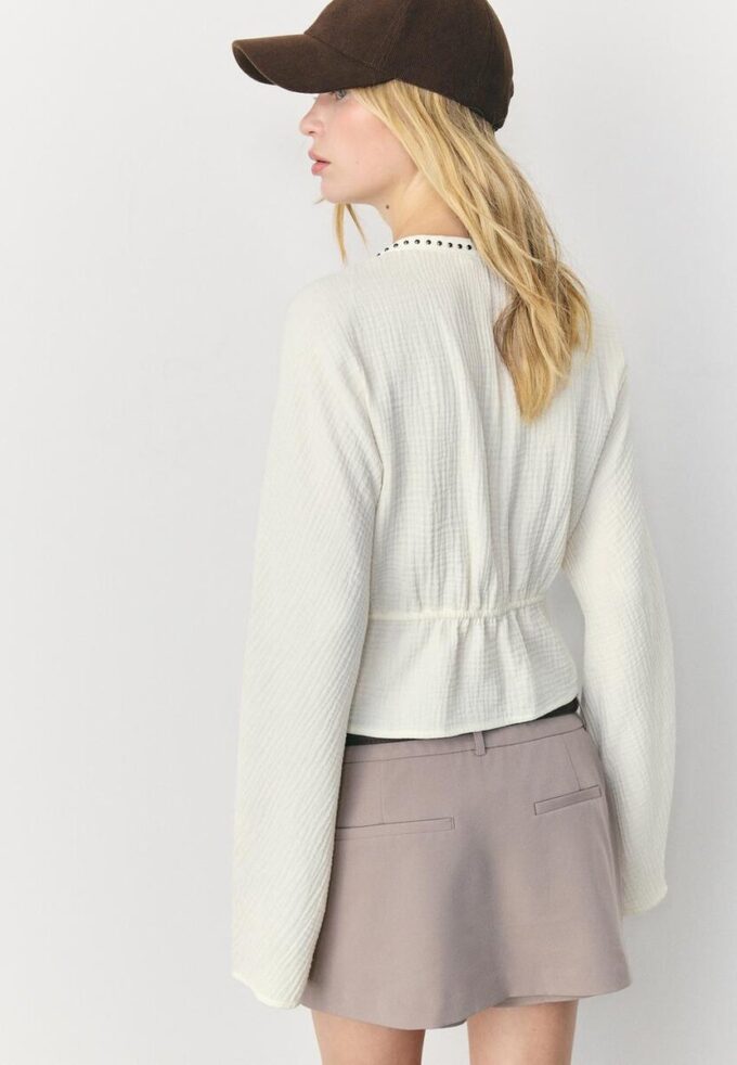 Åpen skjorte med nitter